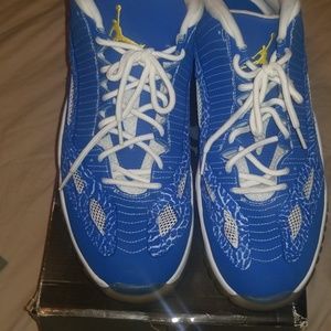mens basketball shoe size 15